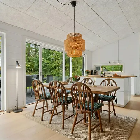 Ferienhaus With Large Doors And Forest